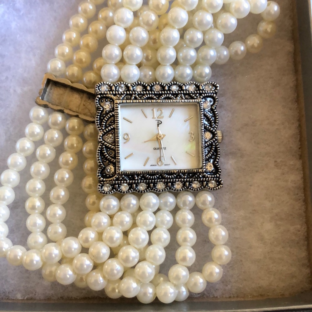 Fake Pearl bracelet watch